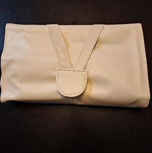 24 Piece Makeup Brushes In A Folding Carrying Case